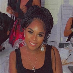 Meet your Posher, Dominique